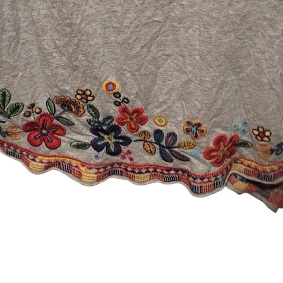 Johnny Was Gray Loose Fit Boho Embroidered Floral V-Neck T-Shirt Size Small - Picture 3 of 6